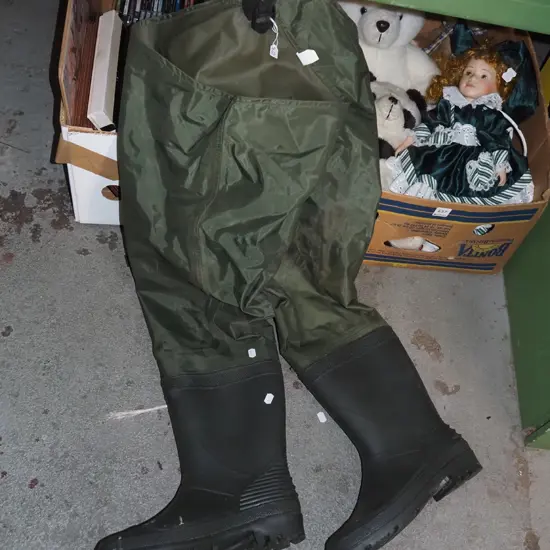 pair of size 10 waders