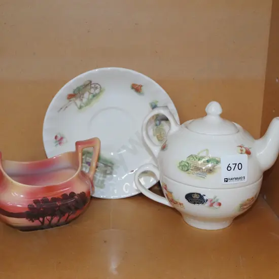 Aynsley tea for one, small Bayreuth double handled vase