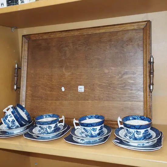 oak tray, 5x  willow patterned trios