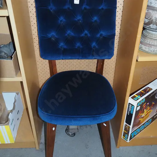 blue velvet deep buttoned chair