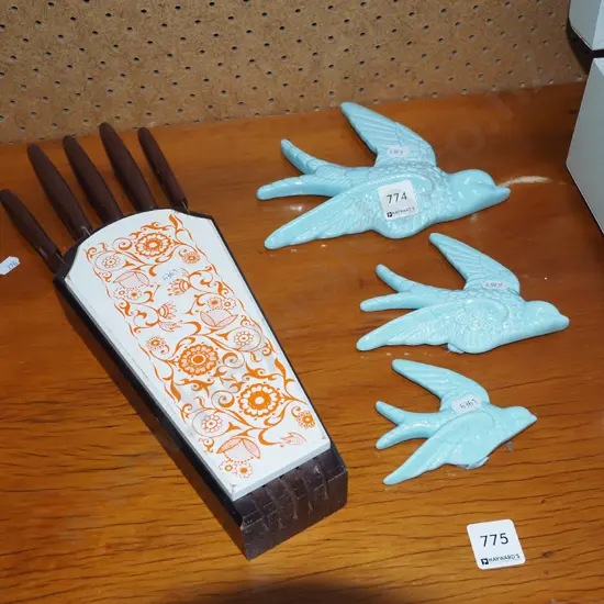 3x ceramic wall mounted bird figurines, retro knife block