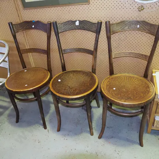 3x pressed wood dining chairs