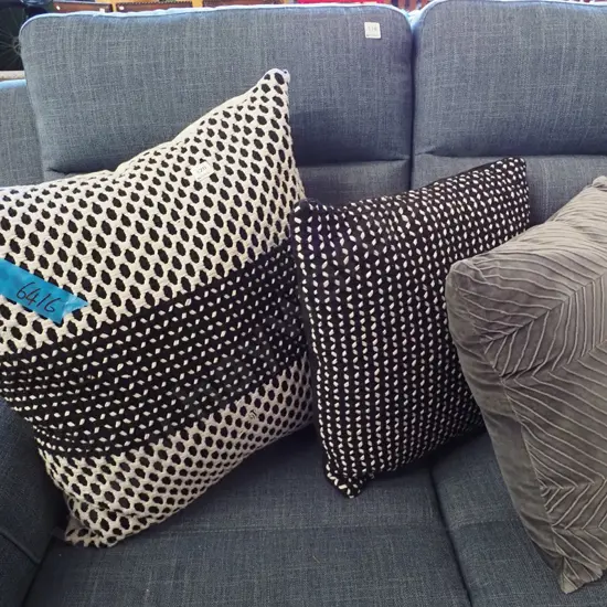 3x cushions