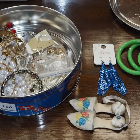 tin of costume jewellery