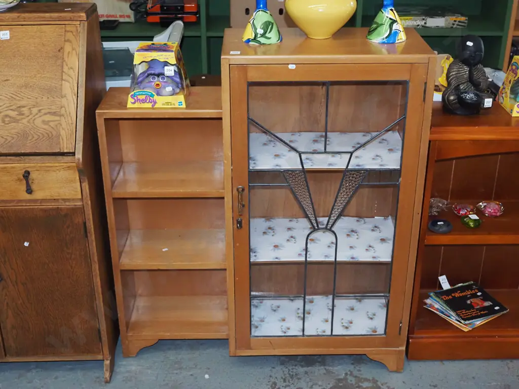 deco bookcase/china cabinet with leadlight door H1045 W900 D300 Image 1++