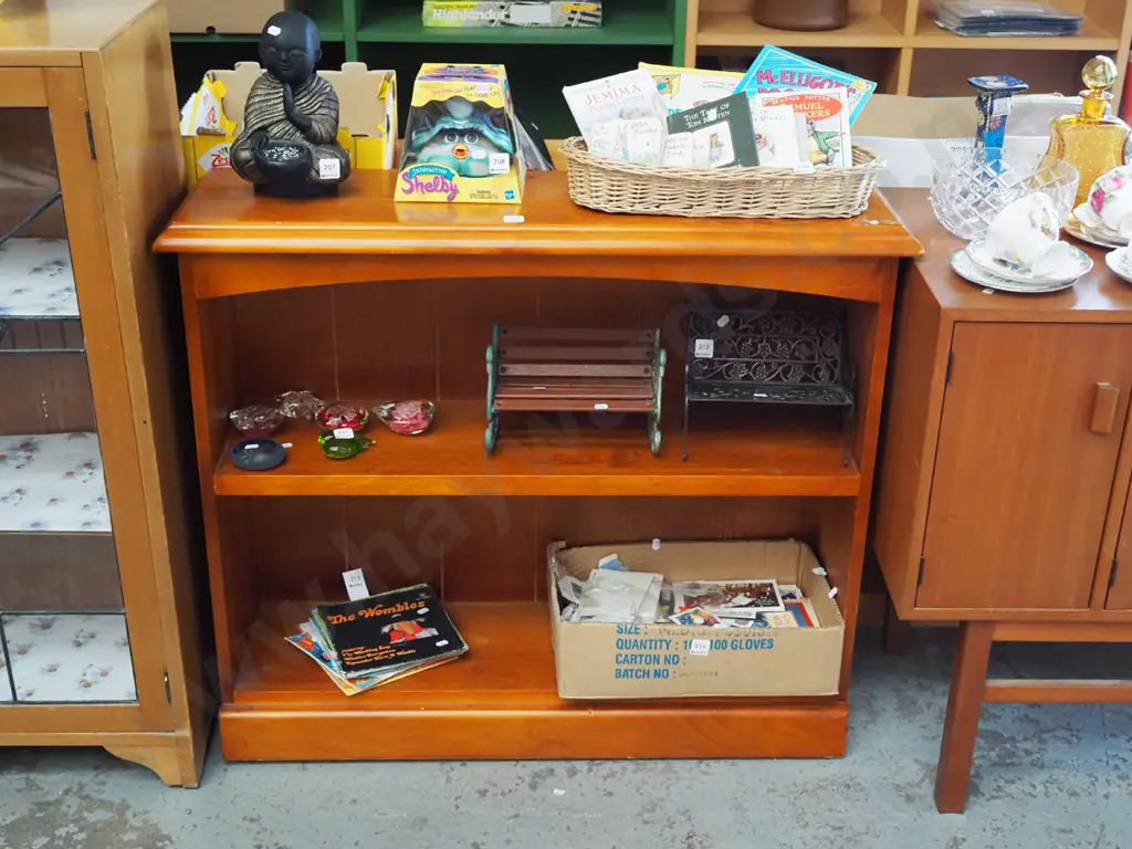 solid pine bookcase H810 W950 D270 Image 1++