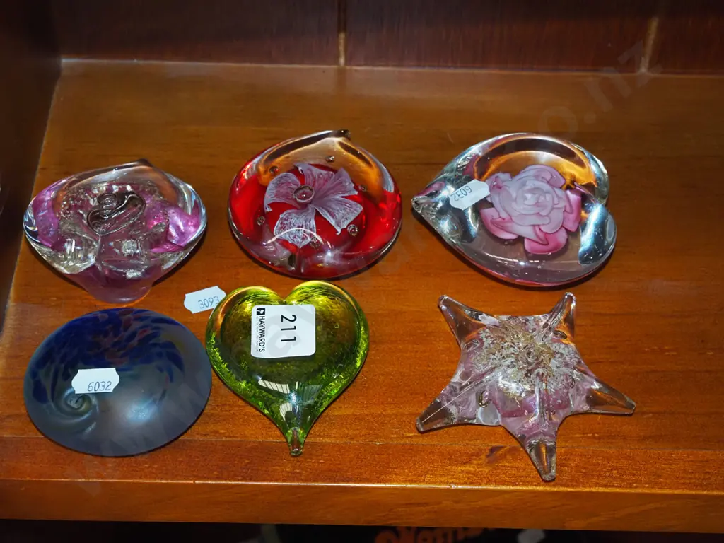 assorted glass paperweights Image 1++