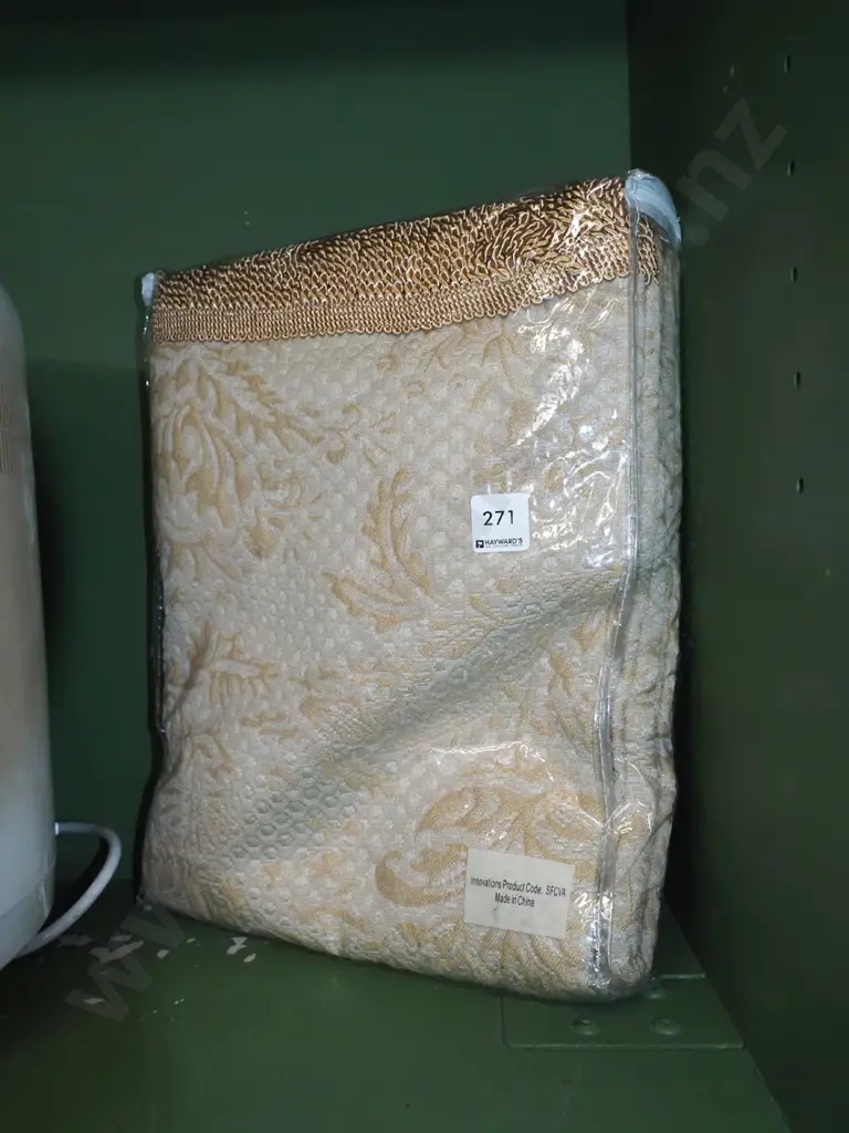 as new bedspread/table cloth Image 1++