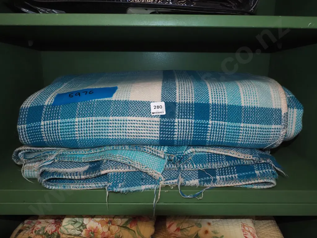 2x blue checked blankets Image 1++