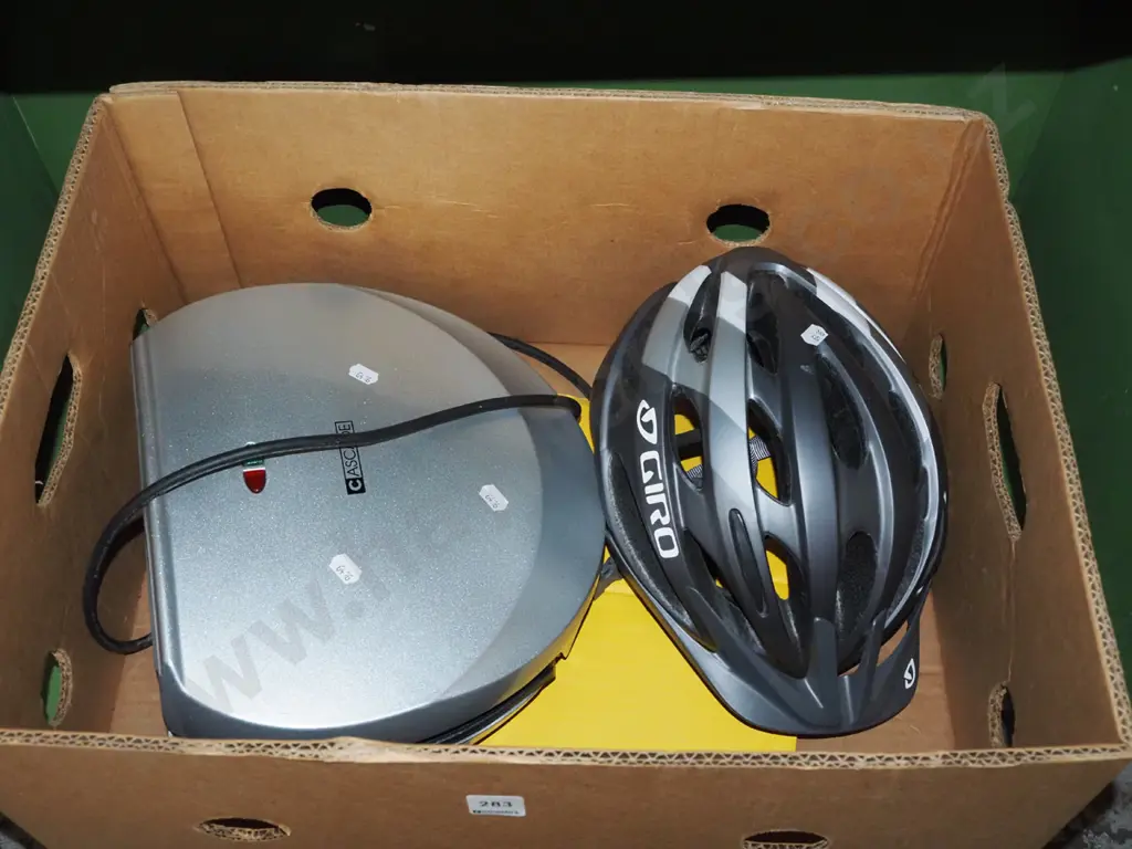 bike helmet, Cascade sandwich press Image 1++