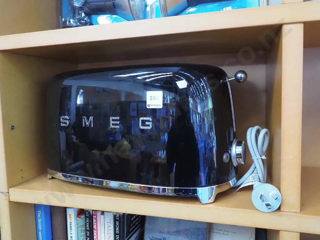 Smeg 4 slice toaster Image 1++