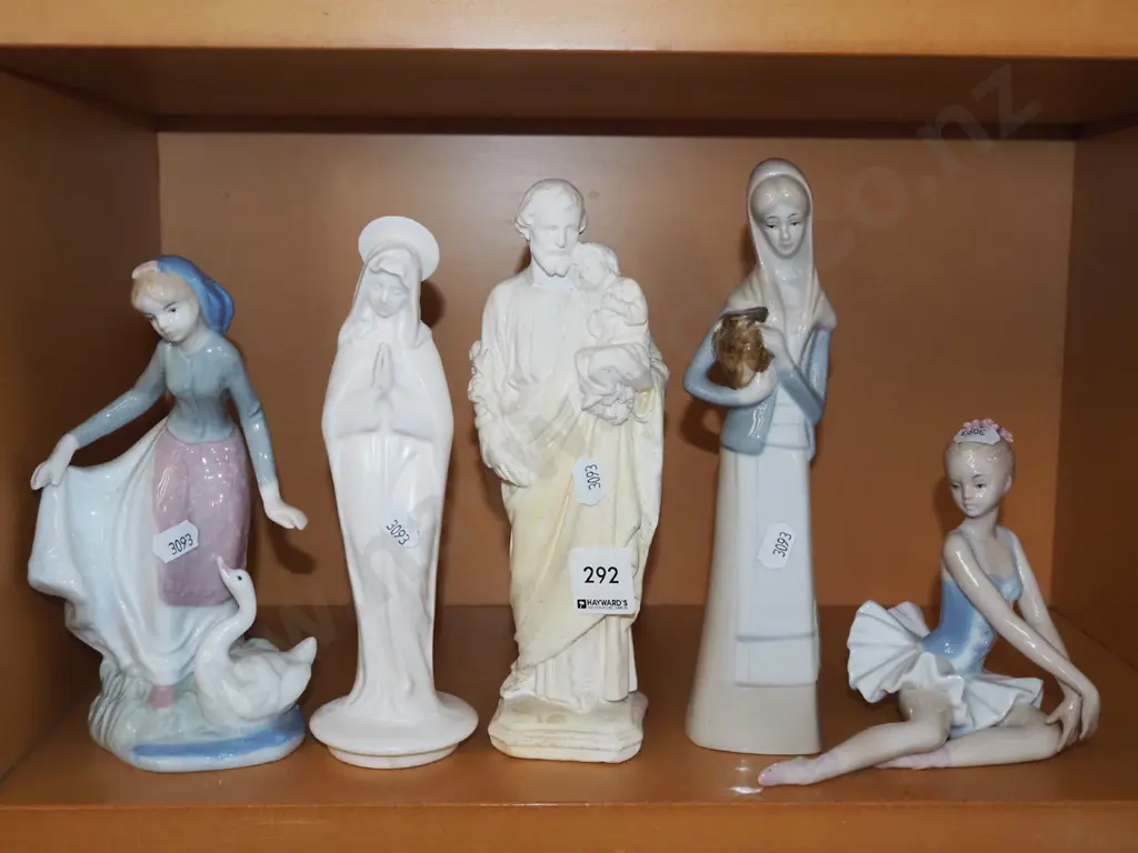 various figurines - 1 has repair Tallest H230 Image 1++