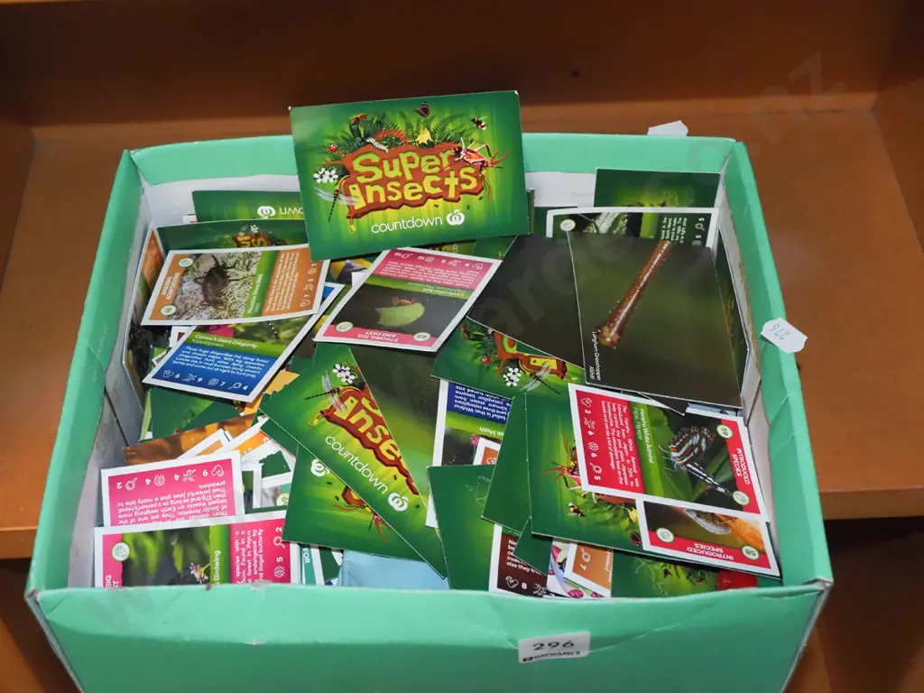 box; Countdown Super Insect collector cards Image 1++