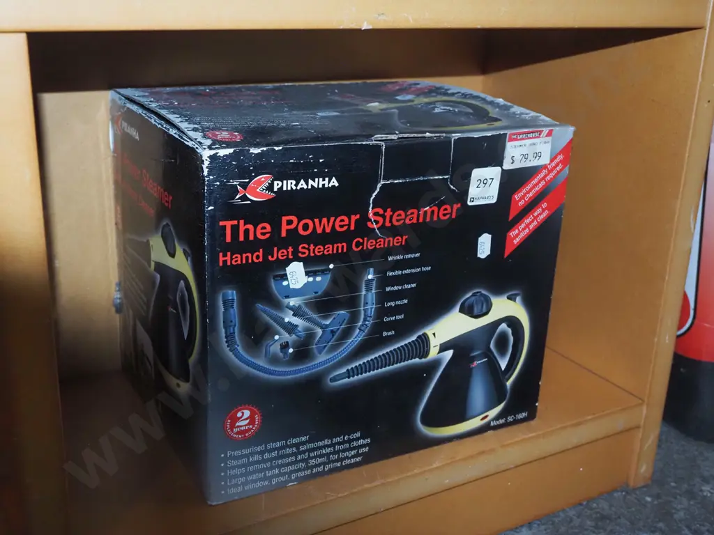 box; hand held steam cleaner Image 1++