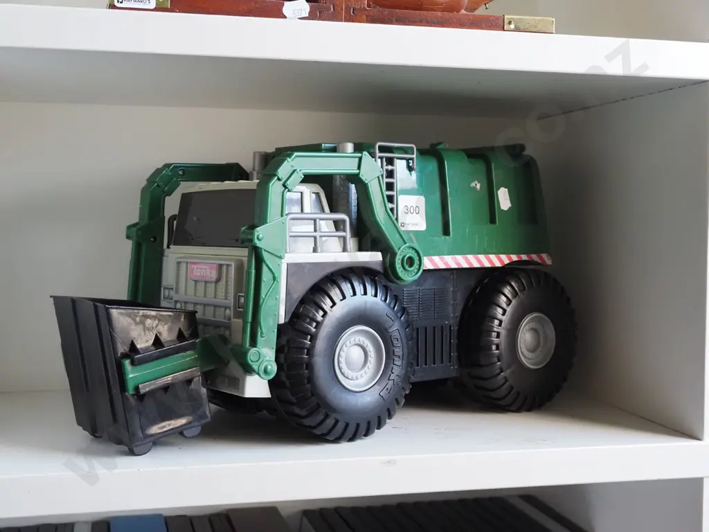 plastic Tonka garbage truck Image 1++