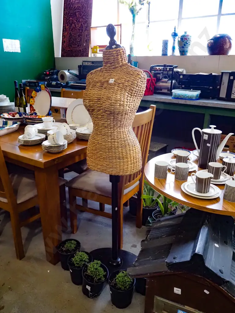 woven seagrass female mannequin H1460 Image 1++