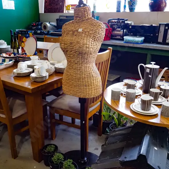 woven seagrass female mannequin H1460