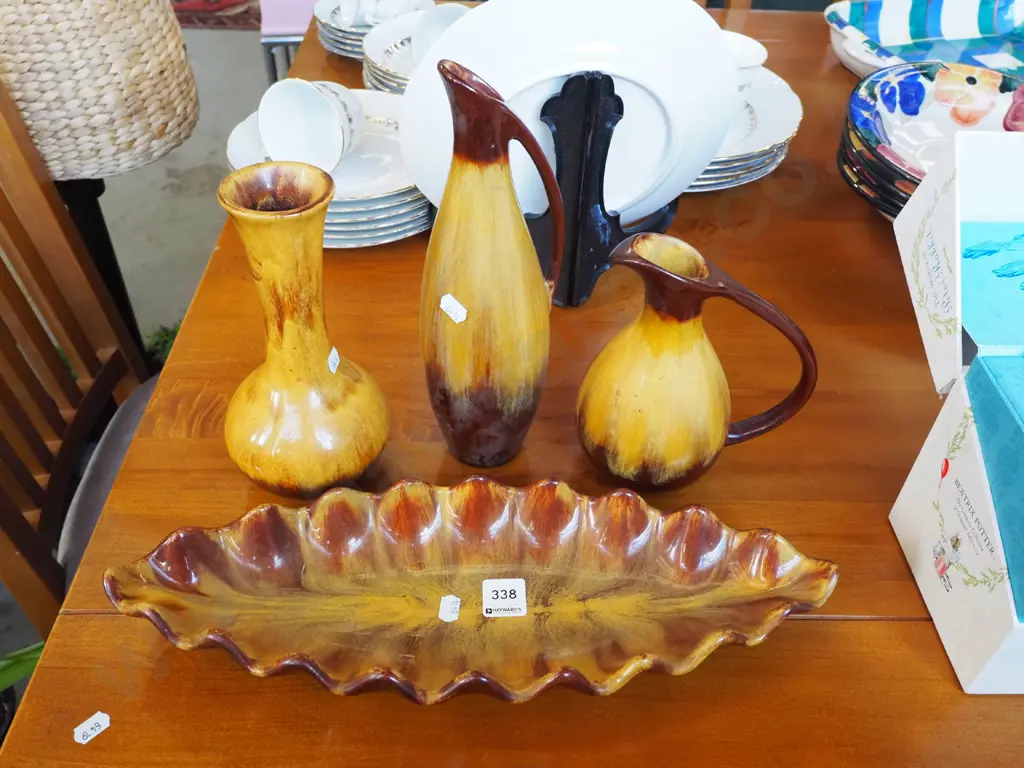 Blue Mountain vases, leaf dish Vase H290 Image 1++