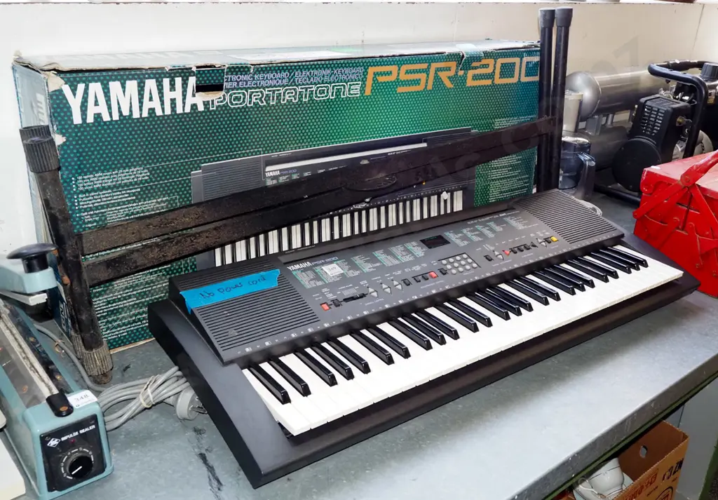 Yamaha PSR200 keyboard and stand - no power cord Image 1++