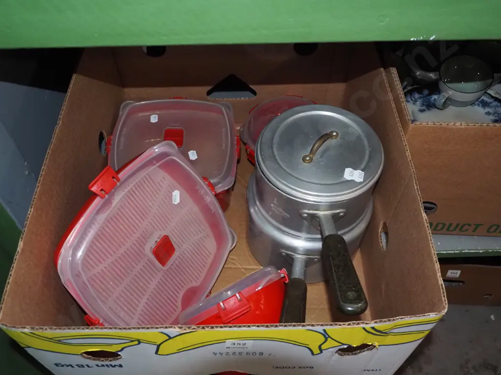 box; plastic containers, aluminium double boiler Image 1++