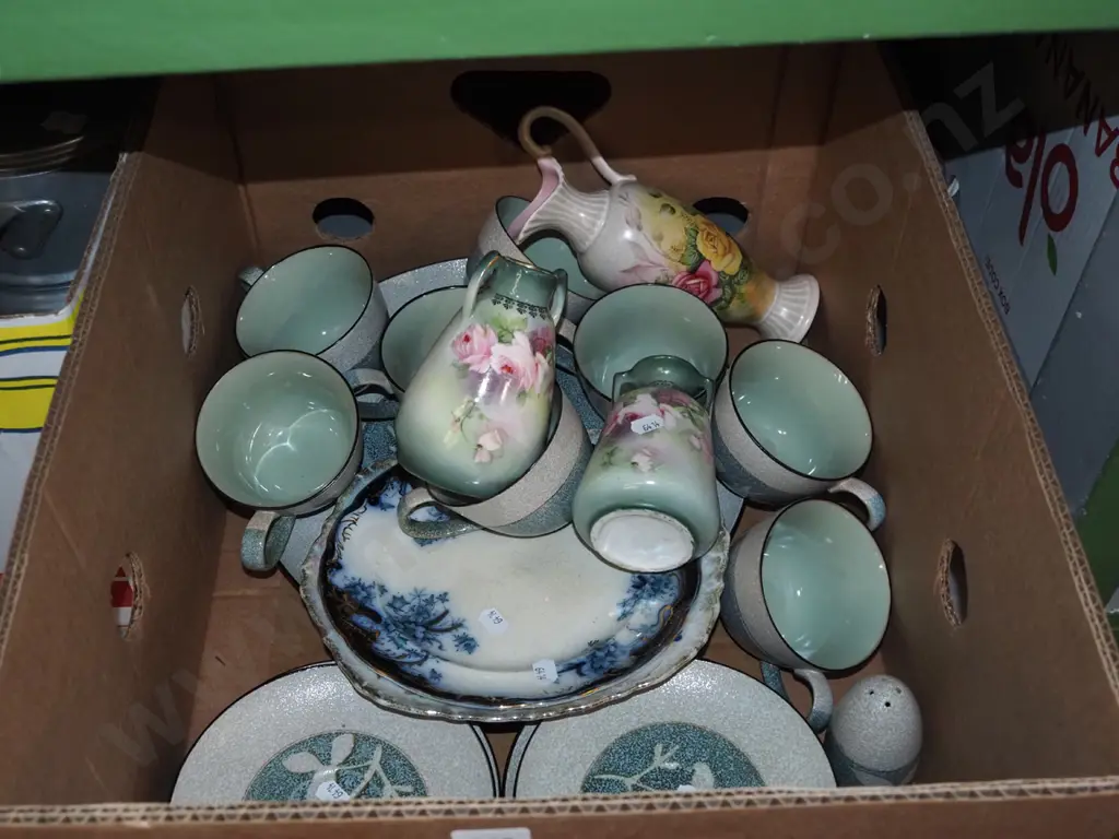 box; coffee cups, plates, salt and pepper Image 1++