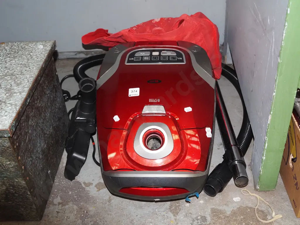 Zipp 2200W vacuum cleaner Image 1++