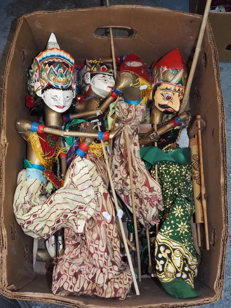 box of Indonesian puppets Image 1++