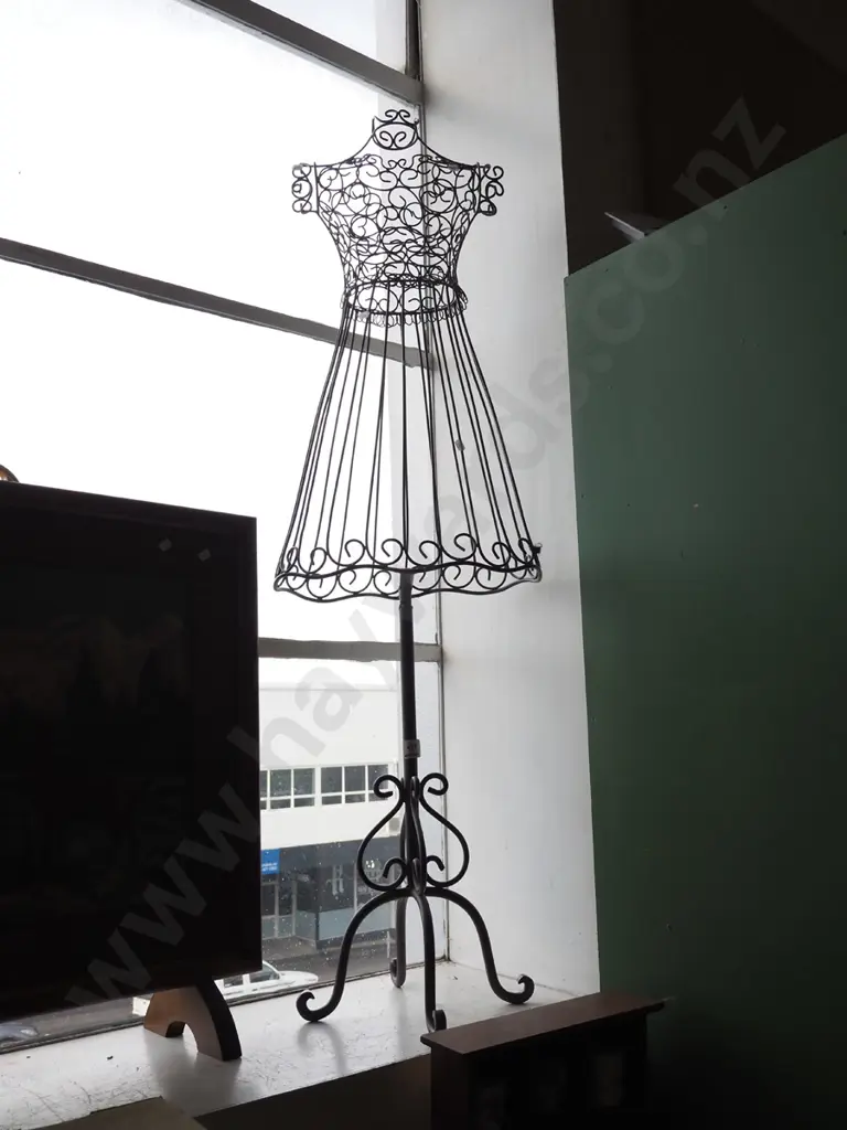 wrought metal female torso on stand H1310  Image 1++