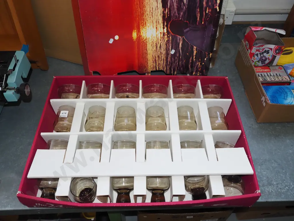 boxed Kaaru glass set Image 1++