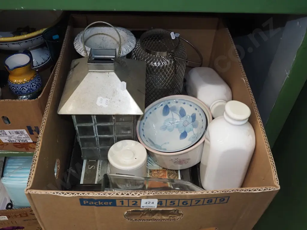 box; tea light lantern, stoppered bottles, vases etc Image 1++