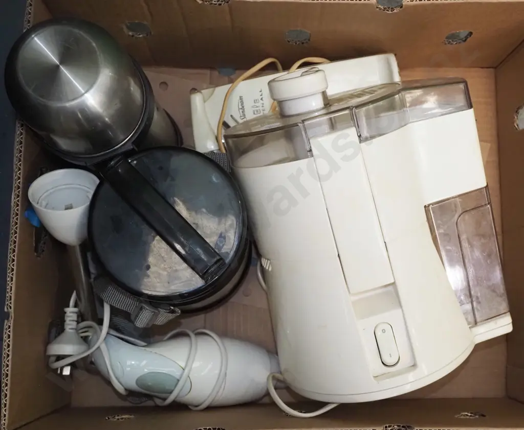 box; juicer, electric can opener, stick blender etc Image 1++