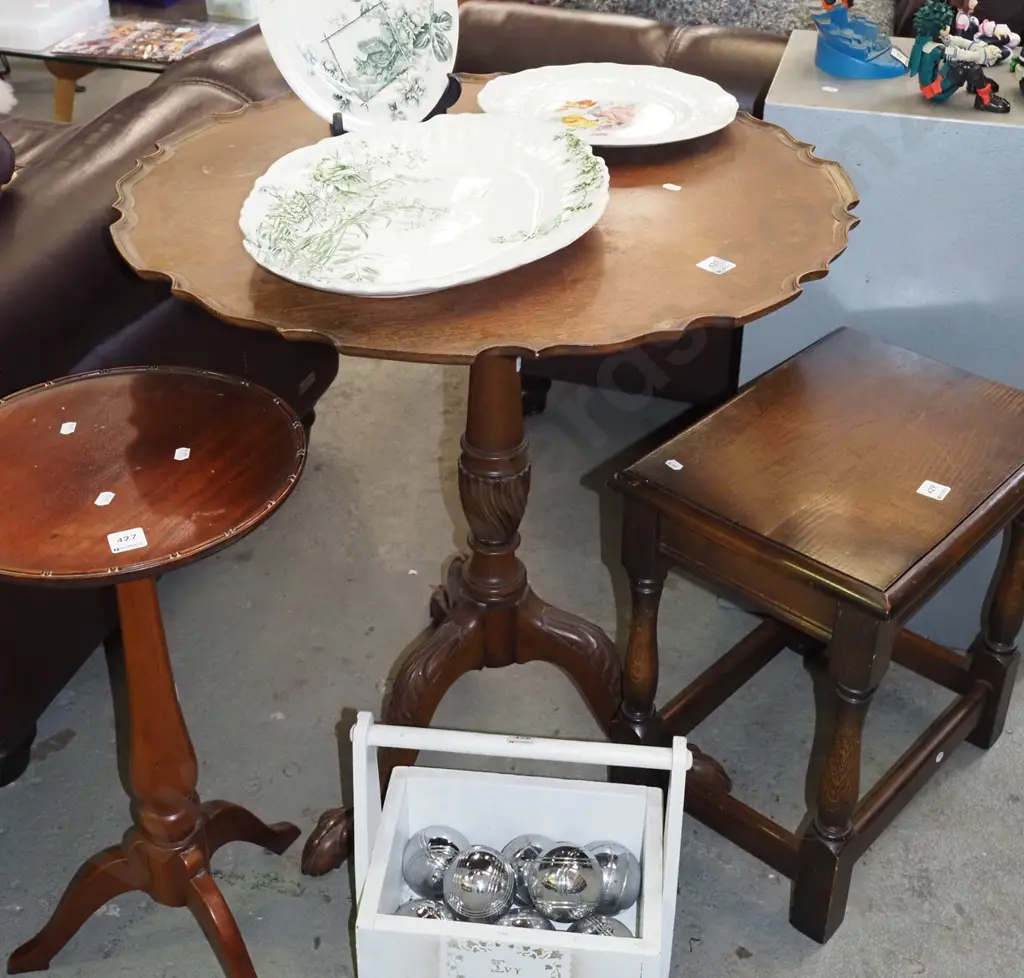 mahogany scalloped edge pedestal occasional table H700 Diam680 Image 1++