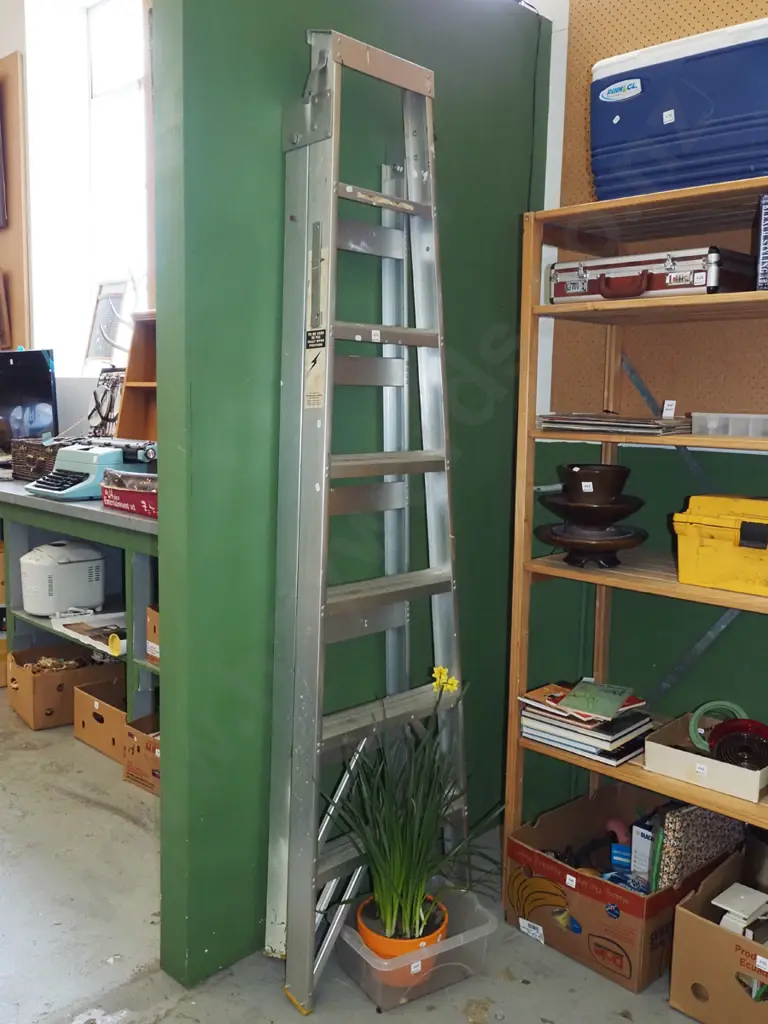 6 step aluminium ladder Image 1++