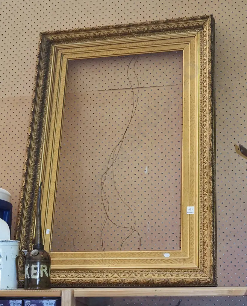 ornate gilt frame H1000 W670 Image 1++