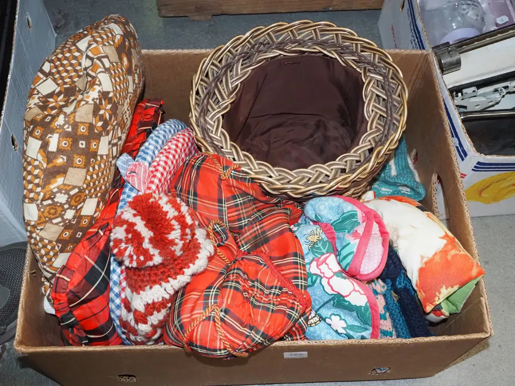box; tea cosy, cushions, hats etc Image 1++