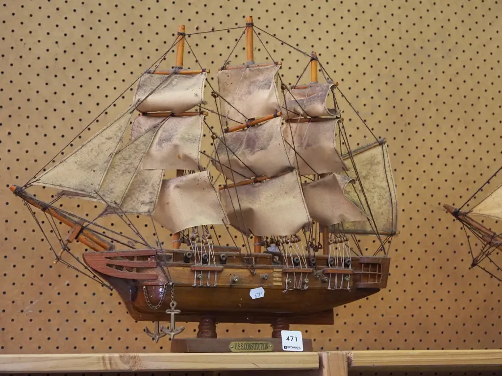 very dirty model ship - USS Constitution H400 Image 1++