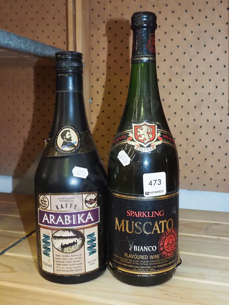2x bottles - Muscato and coffee liqueur Image 1++