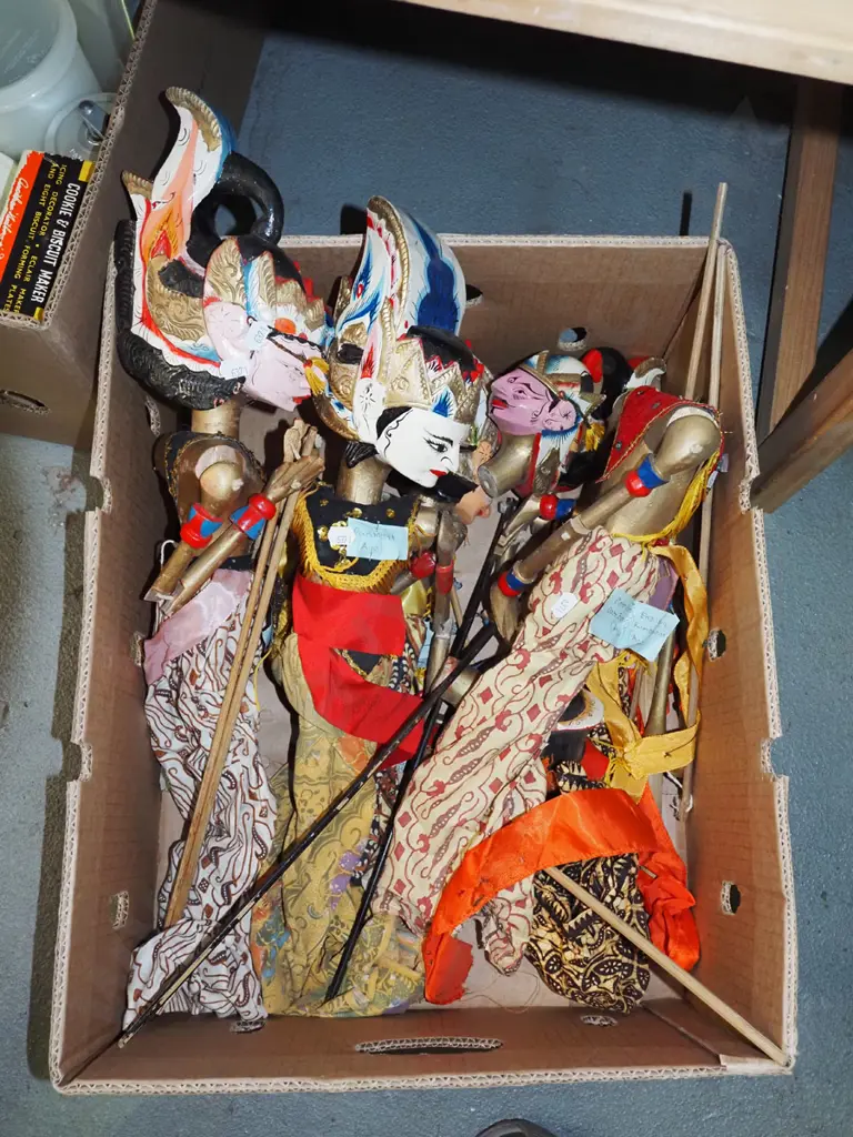 box of Indonesian puppets Image 1++