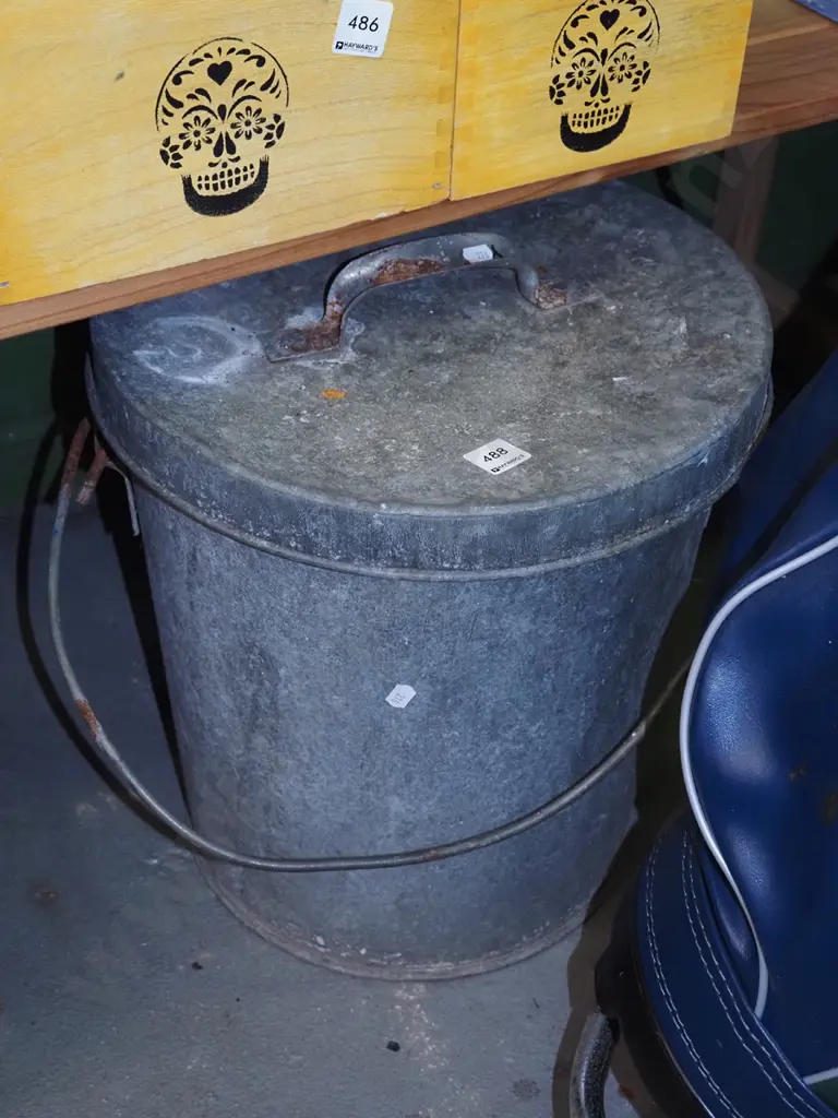 lidded ashcan Image 1++