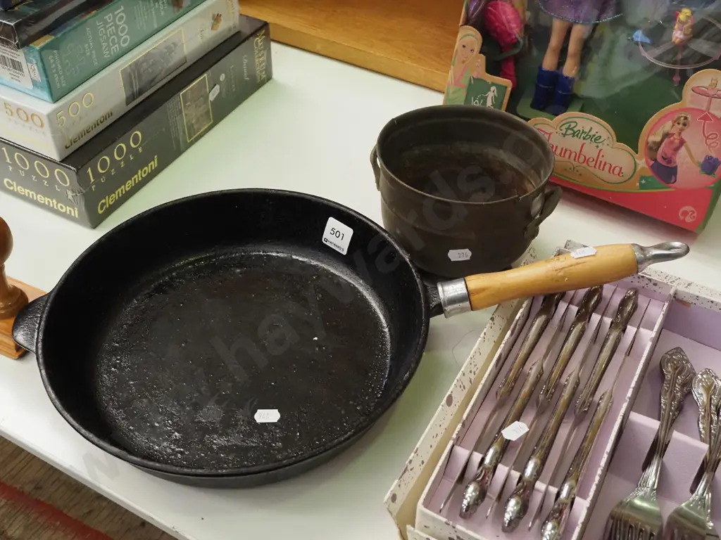 cast iron frying pan, small copper jardiniere Image 1++