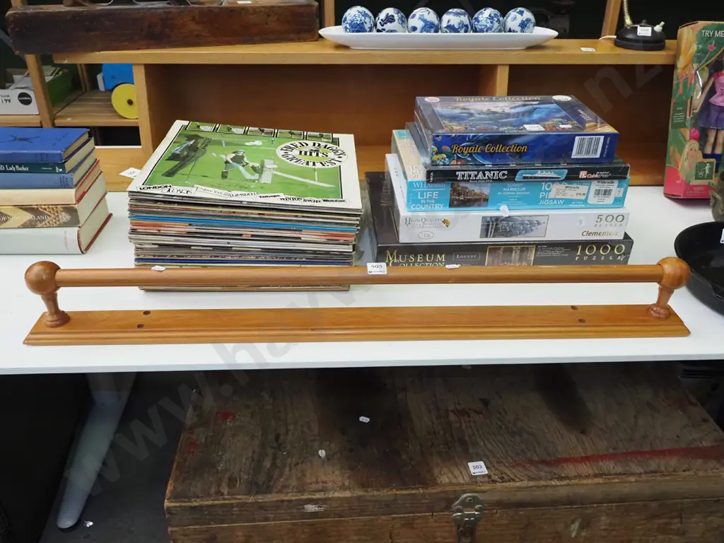 rimu wall mounted towel rail Image 1++