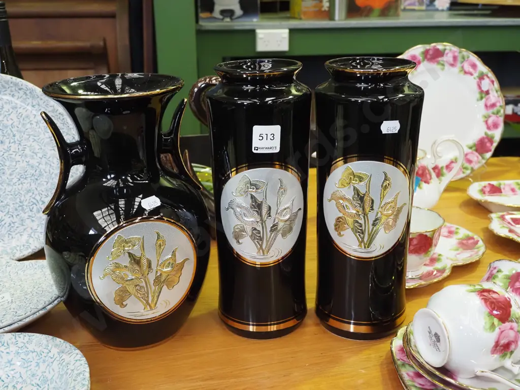3x black and gold vases H270 Image 1++