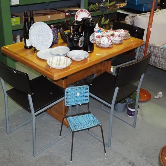 solid rimu rise and fall desk/table with 4 alloy and faux wood chairs H710 W1190 D790