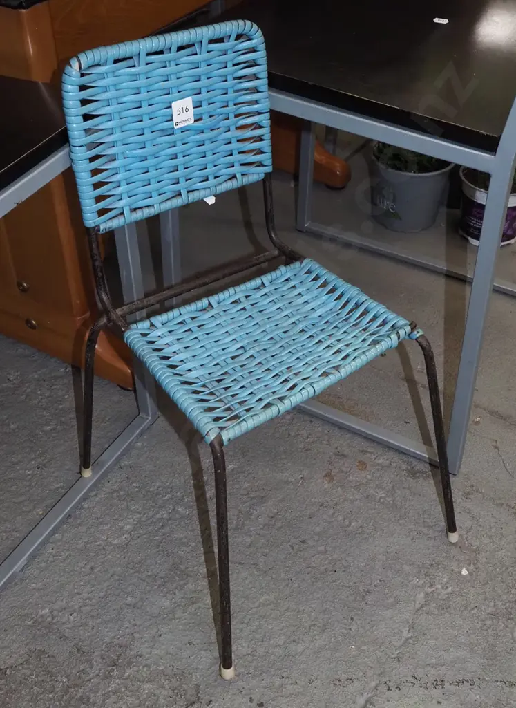 green plastic child's chair Image 1++