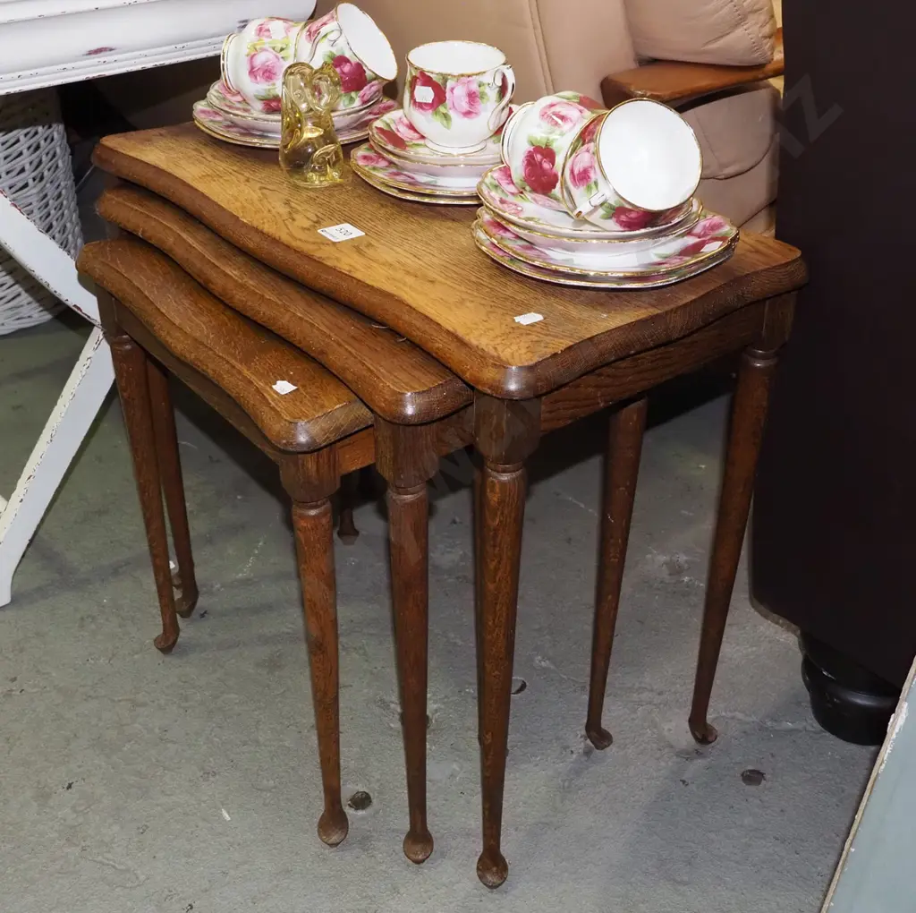 oak nest of 3 tables Image 1++