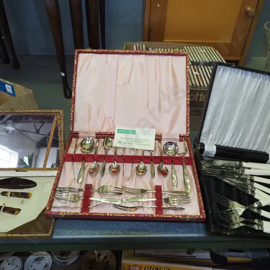 2x sets of cased cutlery, part manicure set