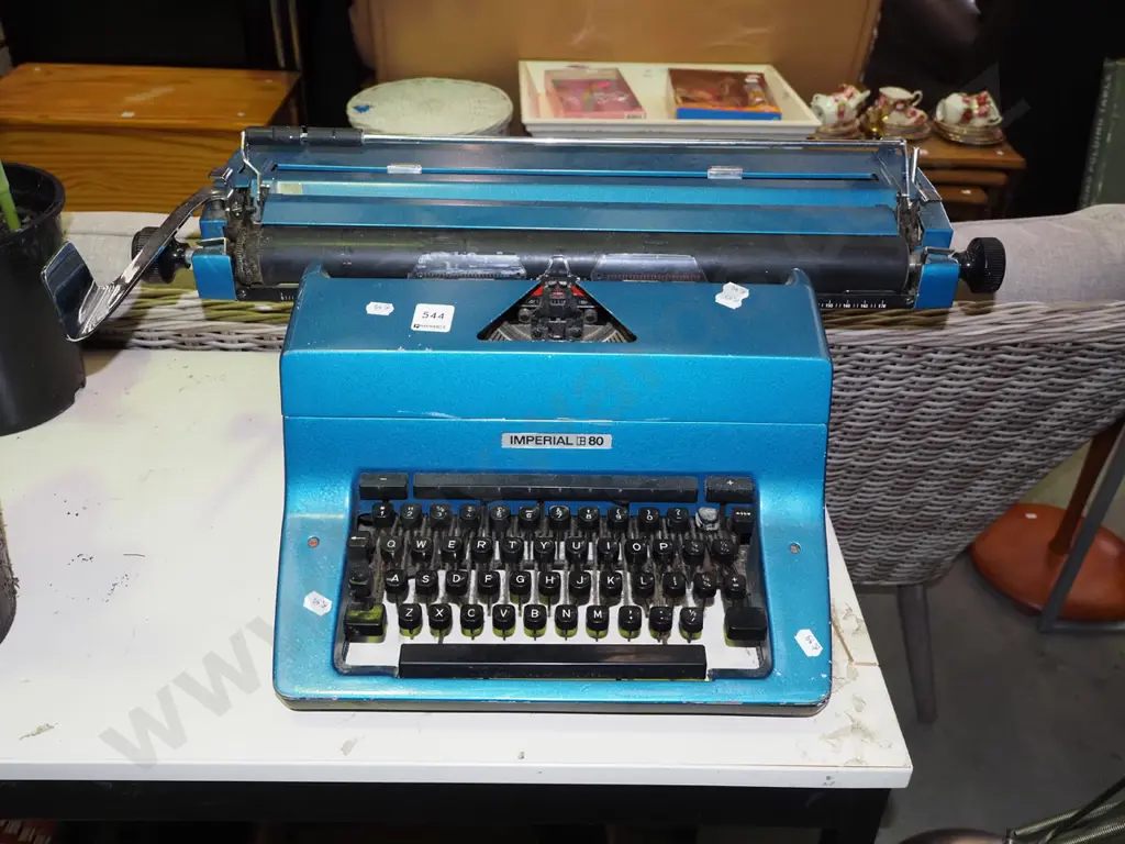 Imperial  80 typewriter Image 1++