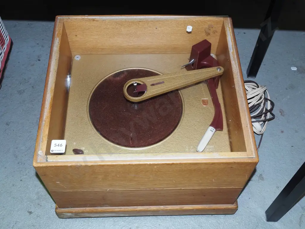 vintage turntable in homemade rimu glass-top case Image 1++