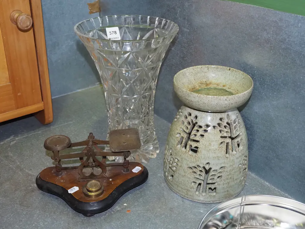 balance scales, aromatherapy stand, crystal vase, small scale and weights H250 Image 1++