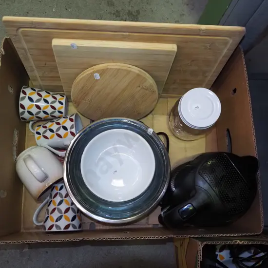 box; chopping boards, cups etc